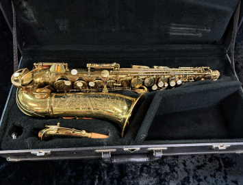 Vintage Vito Kenosha Wis Alto Saxophone in Gold Lacquer, Serial #V1079